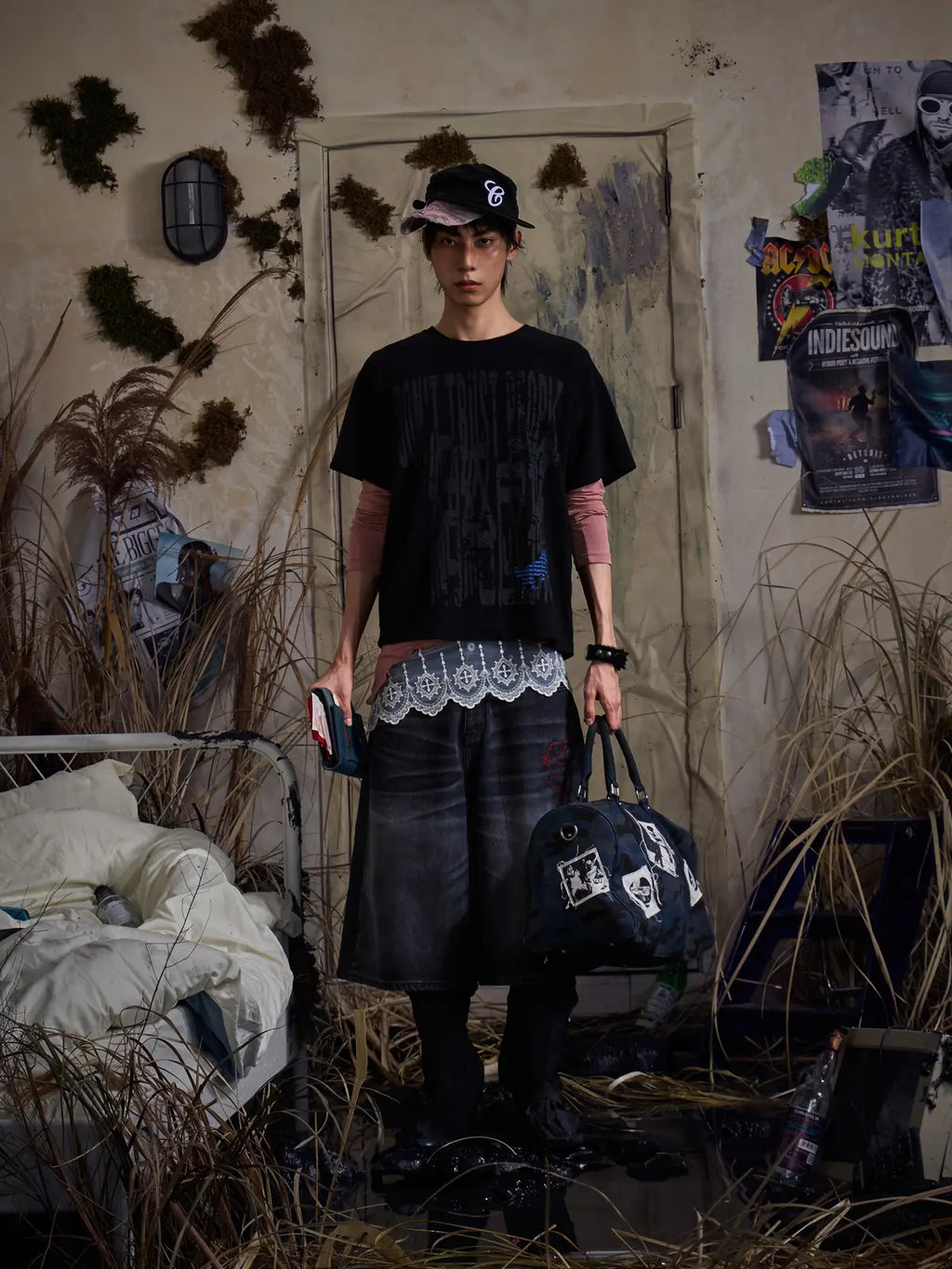 male model wearing Wide Leg Denim Jorts black